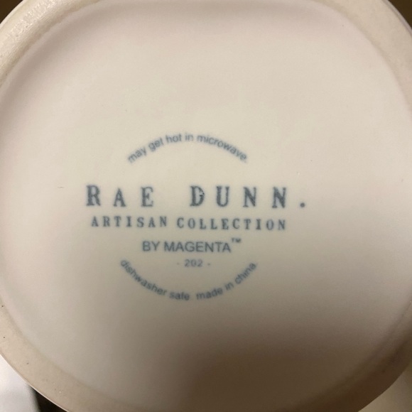 “Kiss Me I’m Irish” Rae Dunn Mug - Picture 3 of 4